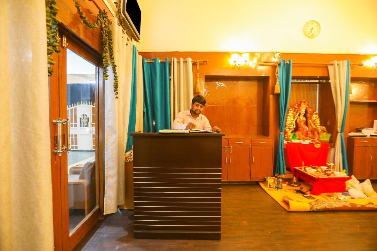 新德里 Oyo62702金色家庭旅馆酒店 外观 照片